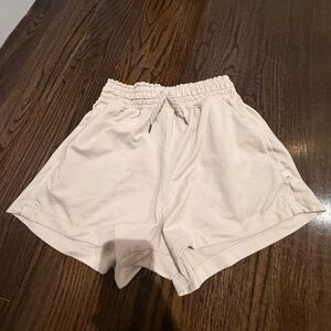 Women's Cream Shorts. Vuori halo material. Runs tiny bit big for me.